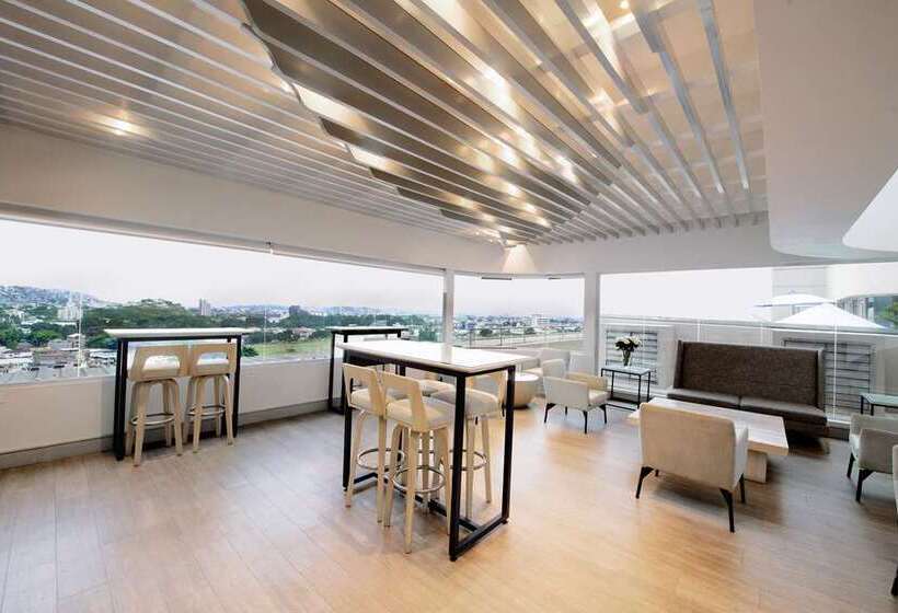 בית מלון כפרי Hilton Colon Guayaquil