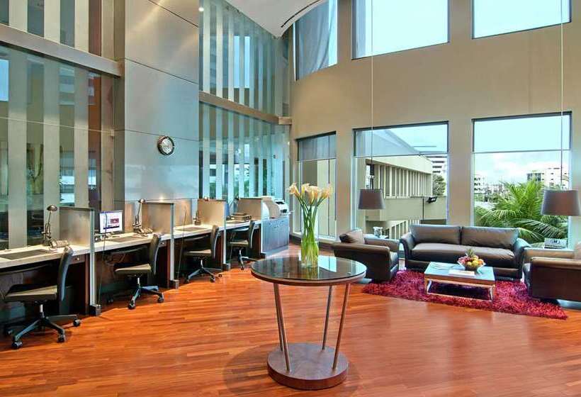 בית מלון כפרי Hilton Colon Guayaquil