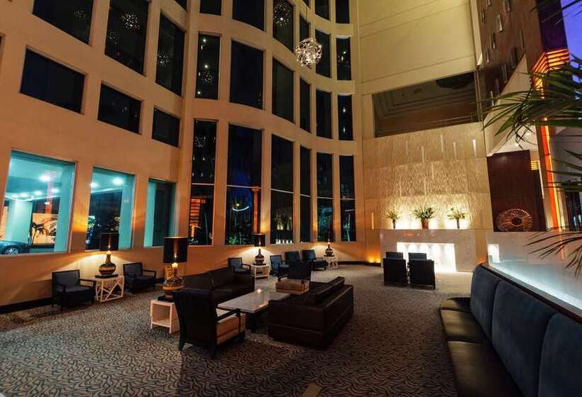 בית מלון כפרי Hilton Colon Guayaquil