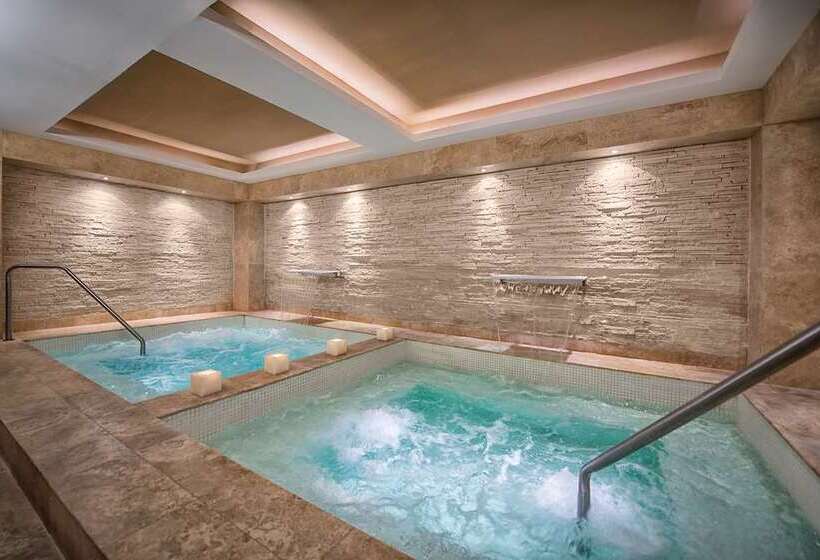 בית מלון כפרי Hilton Colon Guayaquil