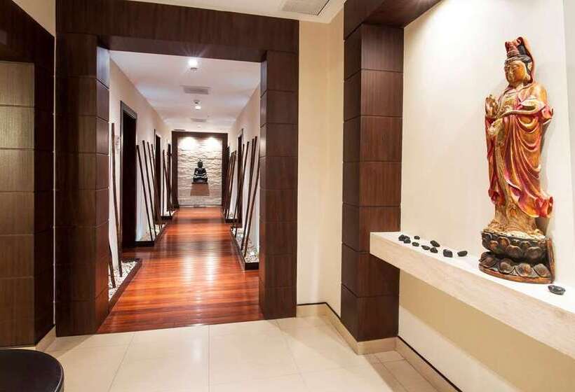 בית מלון כפרי Hilton Colon Guayaquil