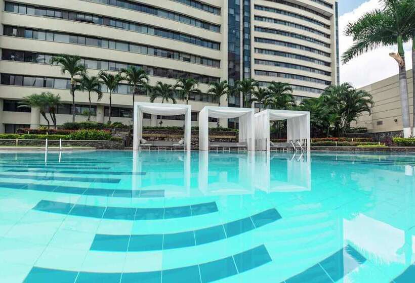 בית מלון כפרי Hilton Colon Guayaquil
