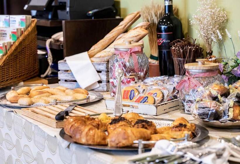 Отель Hq La Galeria