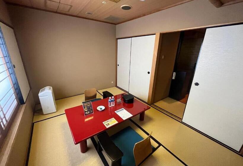 בית מלון כפרי Jasmac Plaza