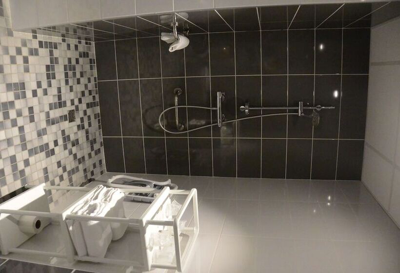 فندق Kyriad Direct Tours Sud  Chambray Les Tours