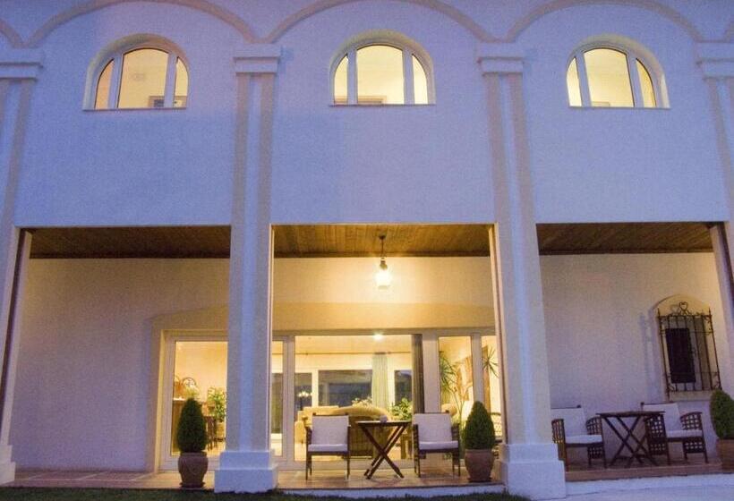 Отель La Luna Blanca