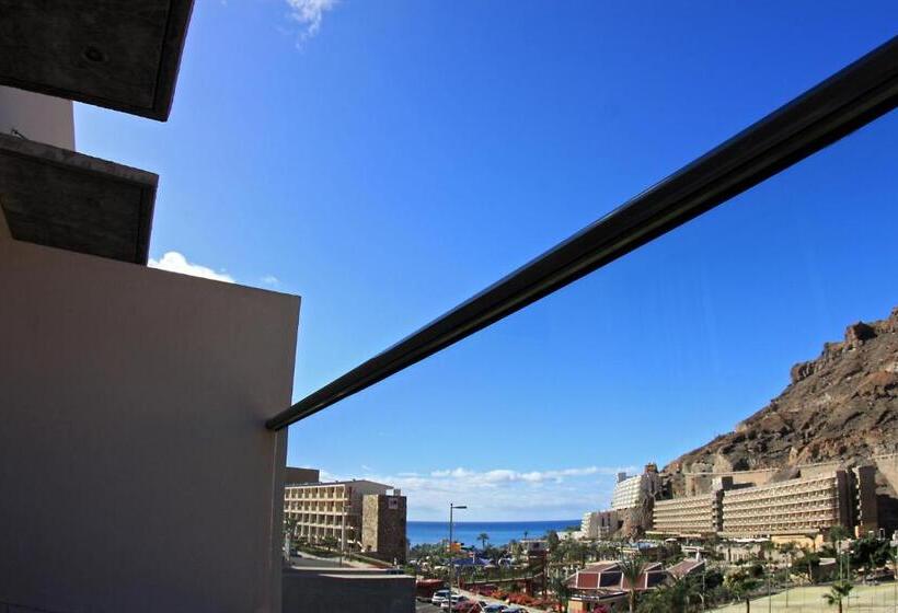 ホテル LIVVO Costa Taurito & Aquapark