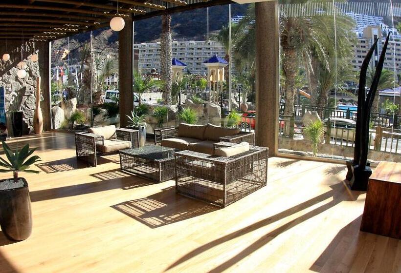 ホテル LIVVO Costa Taurito & Aquapark