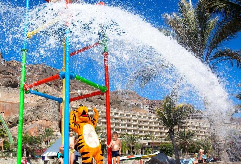 ホテル LIVVO Costa Taurito & Aquapark