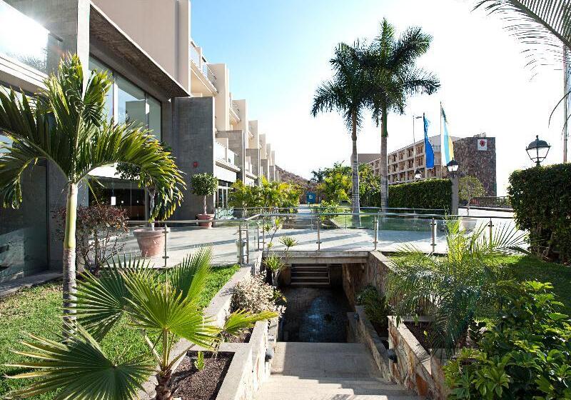 ホテル LIVVO Costa Taurito & Aquapark