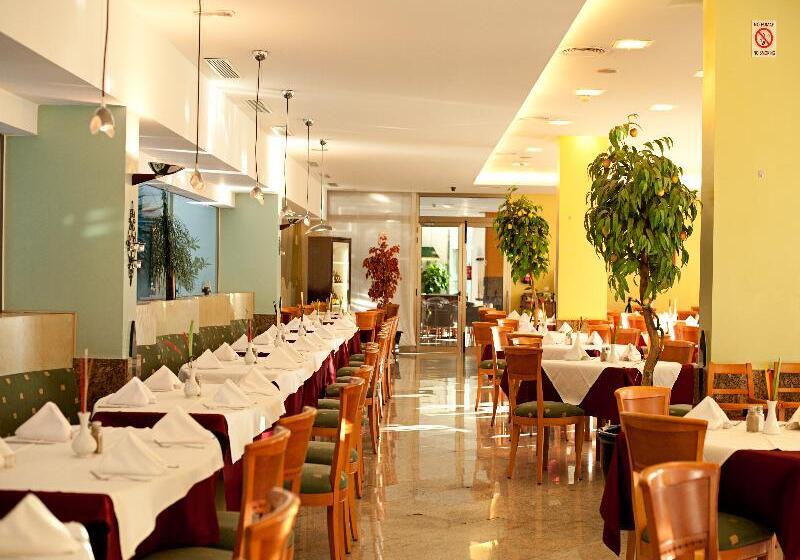 ホテル LIVVO Costa Taurito & Aquapark