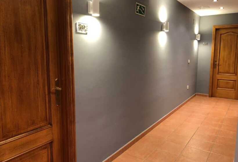 Отель Patilla Ciudad De Requena