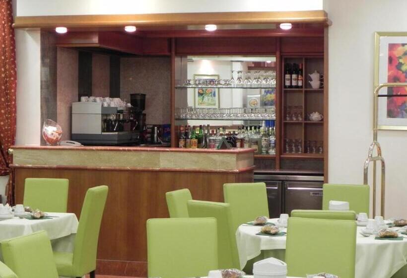 בית מלון כפרי President Pomezia