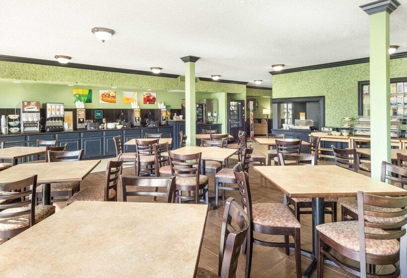 هتل Quality Inn & Suites On The Beach
