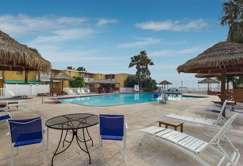 酒店 Quality Inn & Suites On The Beach