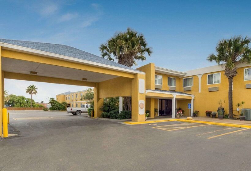 هتل Quality Inn & Suites On The Beach