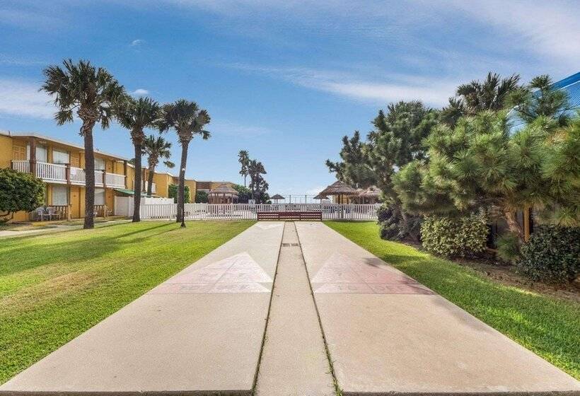 هتل Quality Inn & Suites On The Beach