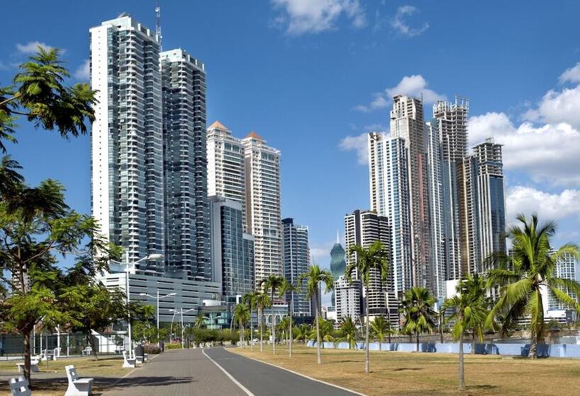 Radisson Hotel Panama Canal