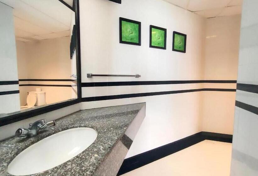 בית מלון כפרי Rainbow Paradise Beach Resort