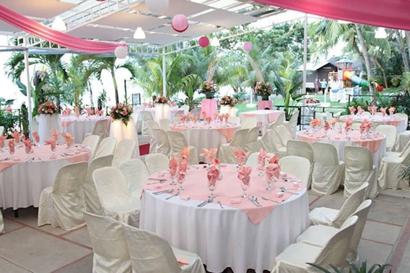 בית מלון כפרי Rainbow Paradise Beach Resort