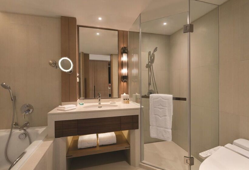 هتل Shangri La Qingdao   May Fourth Square