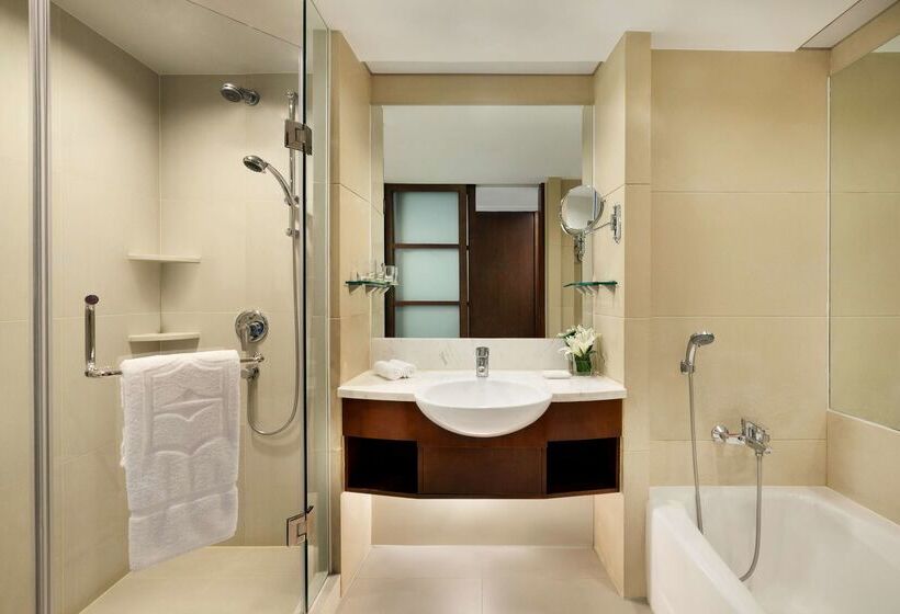 هتل Shangri La Qingdao   May Fourth Square