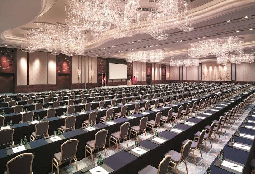 هتل Shangri La Qingdao   May Fourth Square