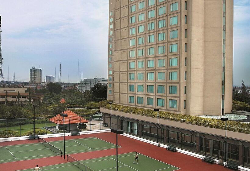 ホテル Shangrila Surabaya