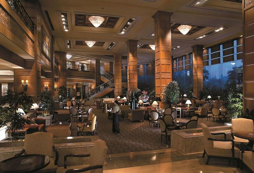 ホテル Shangrila Surabaya