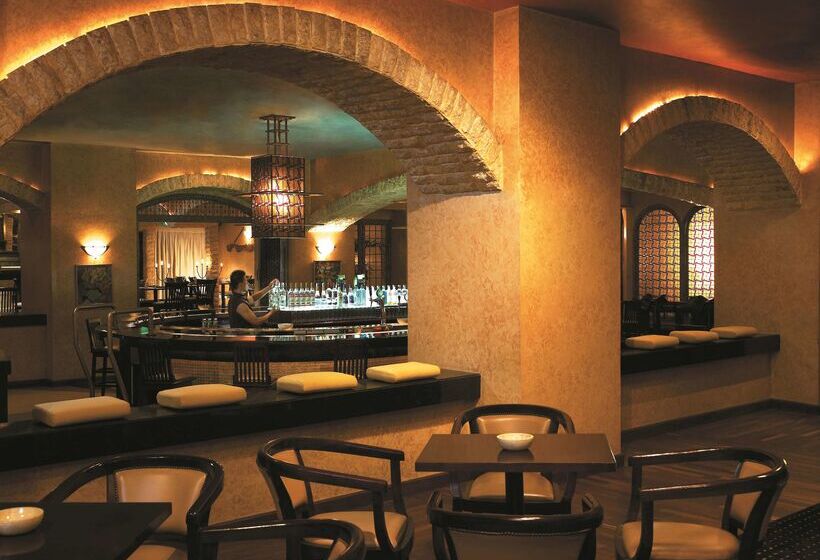 ホテル Shangrila Surabaya