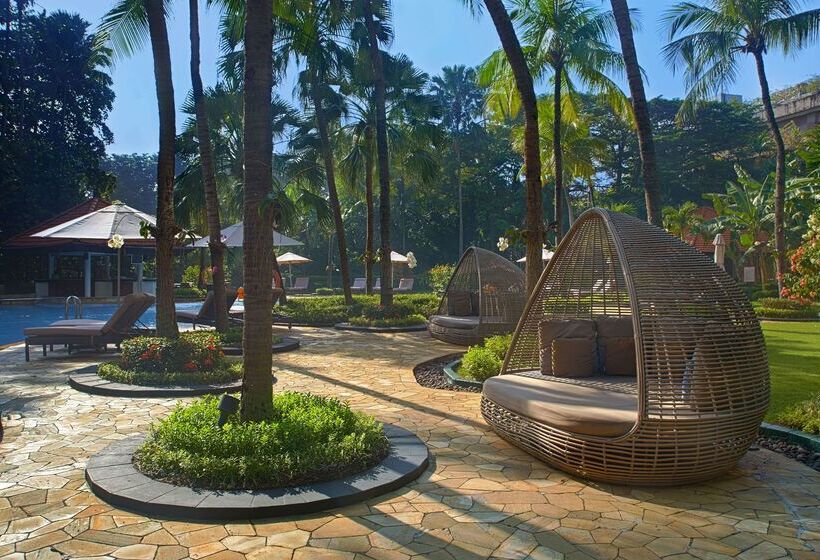 ホテル Shangrila Surabaya