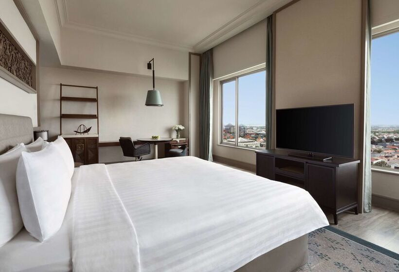 ホテル Shangrila Surabaya