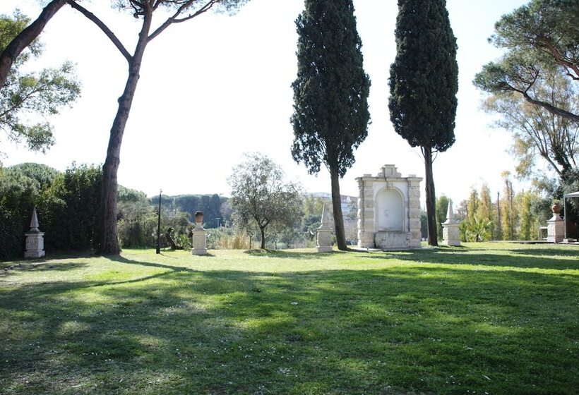 هتل Th Roma  Carpegna Palace