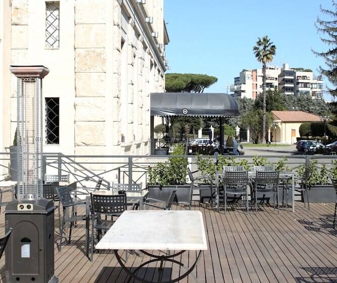 هتل Th Roma  Carpegna Palace