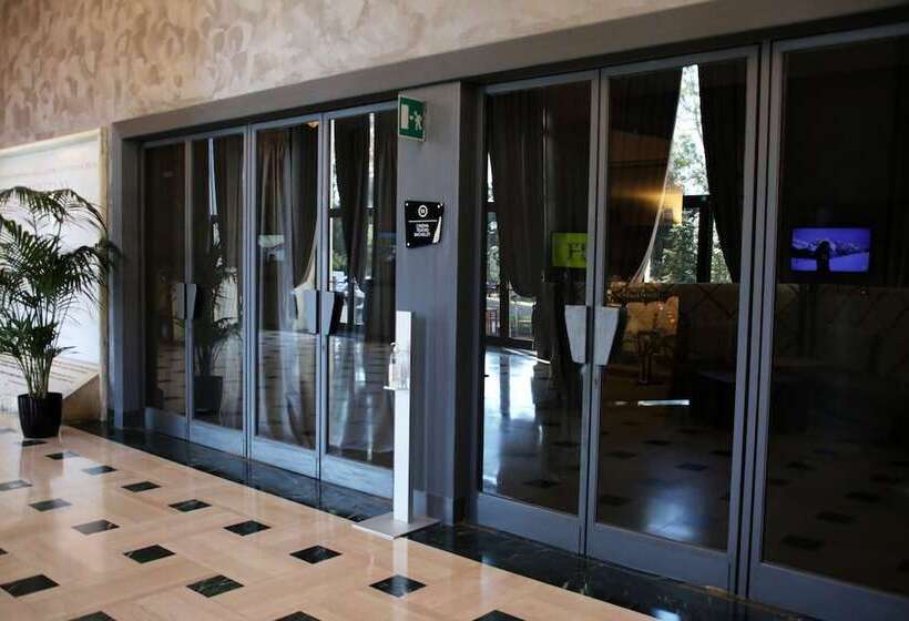 هتل Th Roma  Carpegna Palace