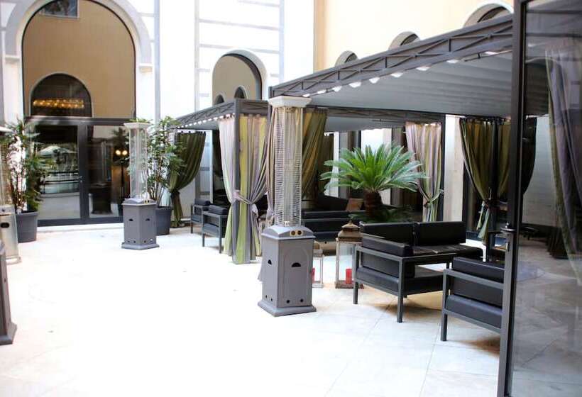 هتل Th Roma  Carpegna Palace