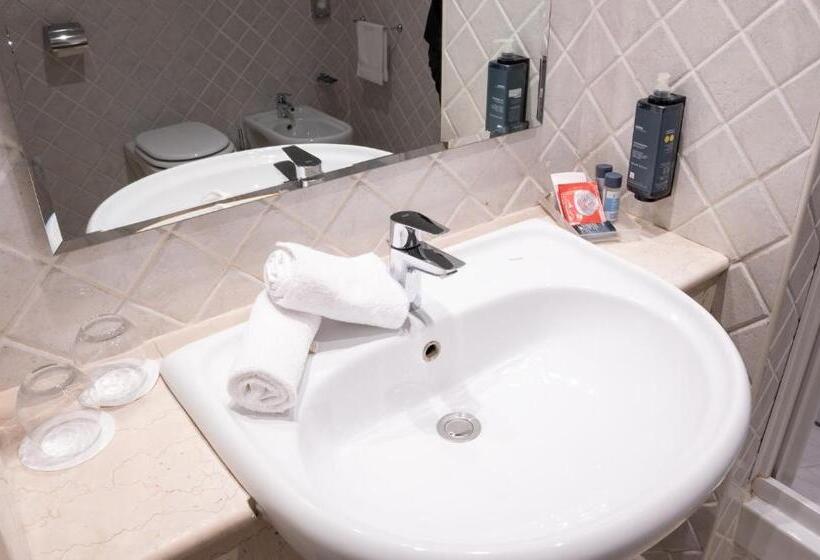 هتل Th Roma  Carpegna Palace