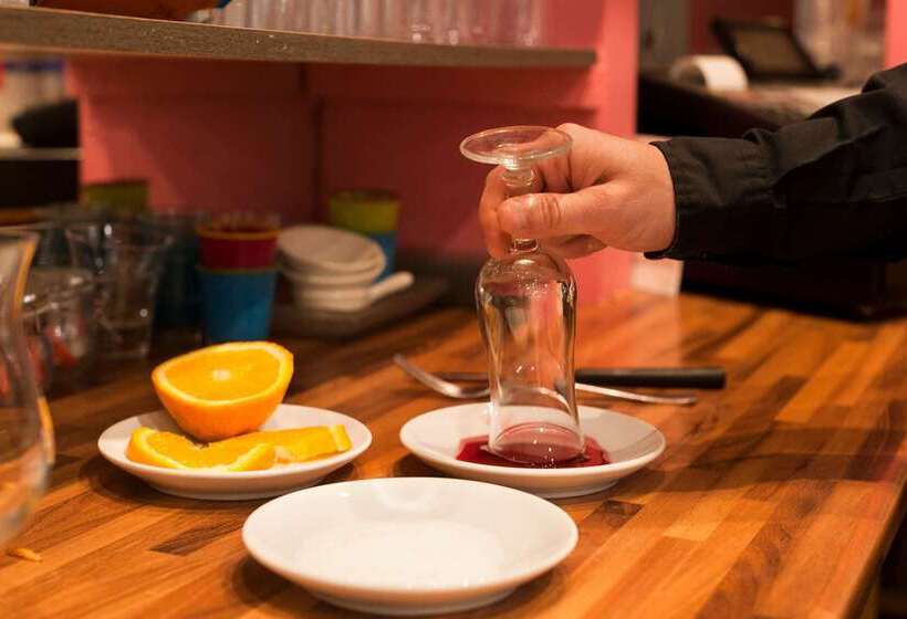 Отель The Originals City, Hôtel Le Cheval Rouge, Tours Ouest