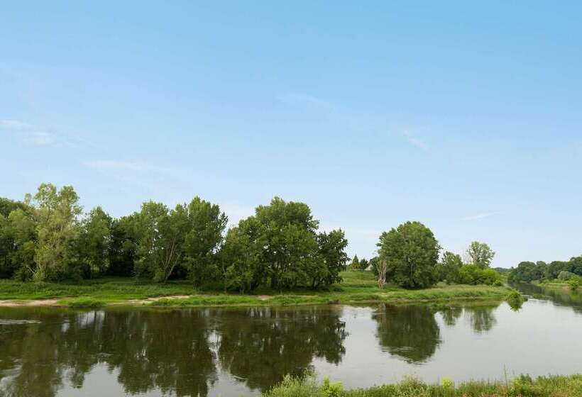 Отель The Originals City, Hôtel Le Cheval Rouge, Tours Ouest