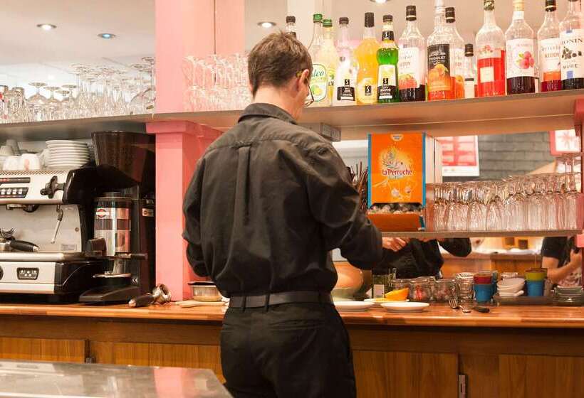 Отель The Originals City, Hôtel Le Cheval Rouge, Tours Ouest