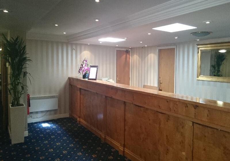 בית מלון כפרי The Queens