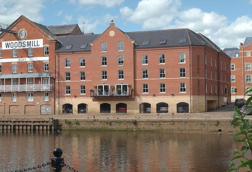 בית מלון כפרי The Queens