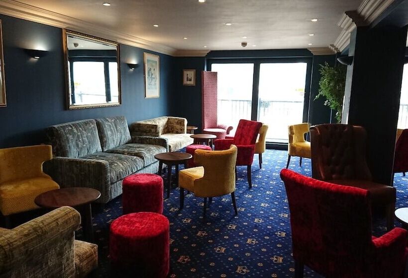 בית מלון כפרי The Queens