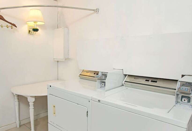 فندق Travelodge By Wyndham Bishop