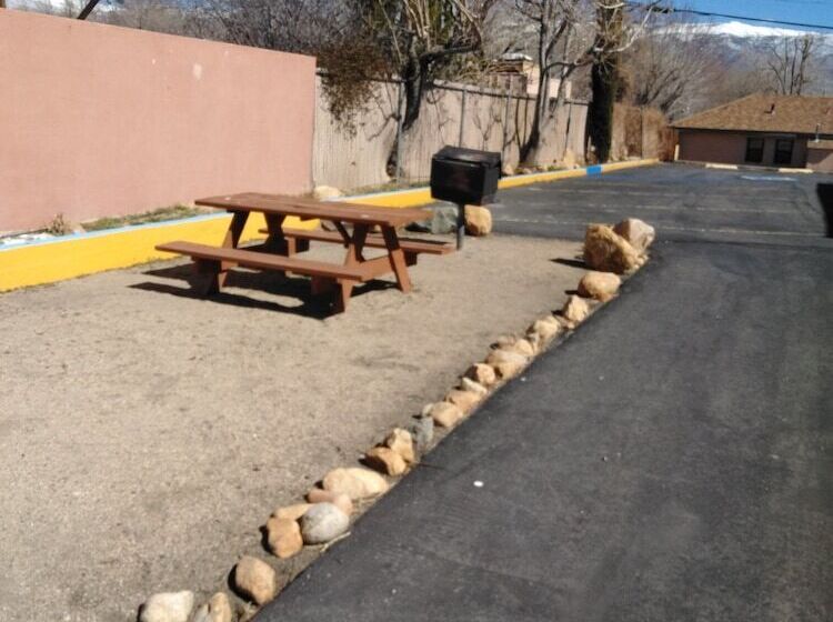 فندق Travelodge By Wyndham Bishop