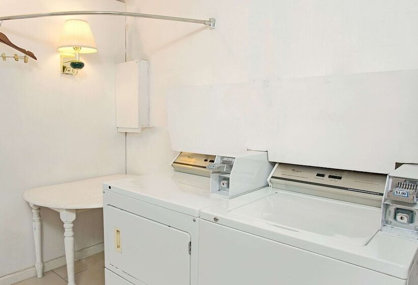 فندق Travelodge By Wyndham Bishop