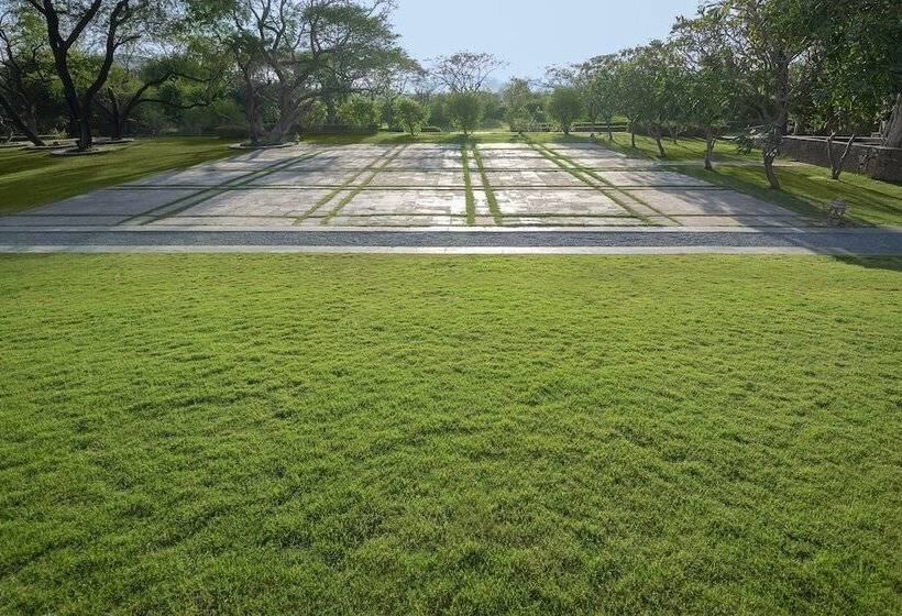 בית מלון כפרי Trident Udaipur