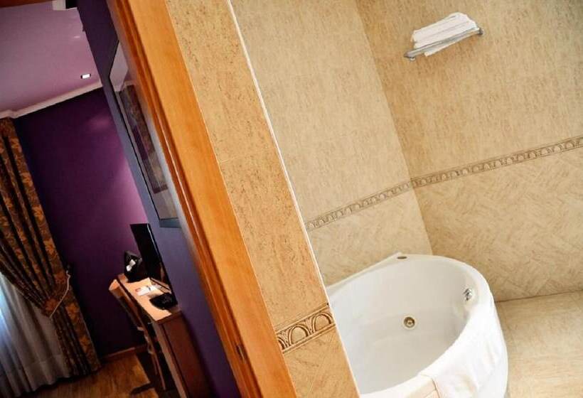 هتل Villa De Benavente