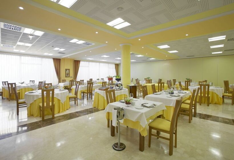 호텔 Villa De Gijon