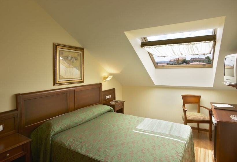 호텔 Villa De Gijon